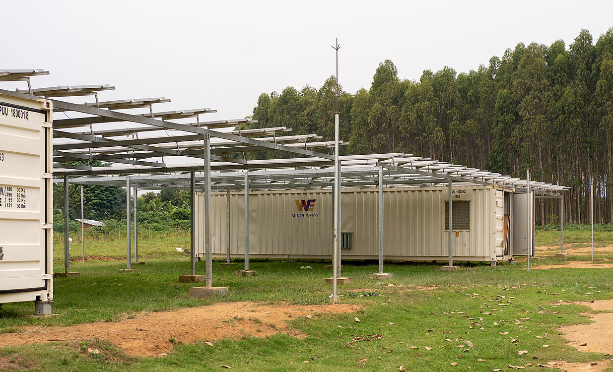 Regenerative Energieversorgung mittels PV und Akkumulatoren am Beispiel von Bunjako Island (Foto: Stefan Krauter)